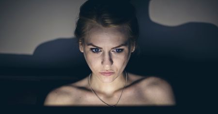 Polki dręczone w sieci. Opublikowano nowy raport