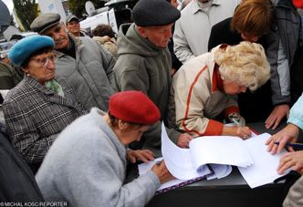 "500 plus dla emerytów". Co zrobić, żeby otrzymać świadczenie?