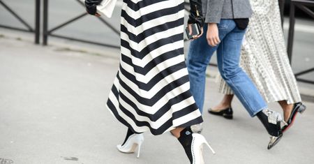 Jak nosić długą spódnicę zimą? Ten trend urozmaici twoje stylizacje