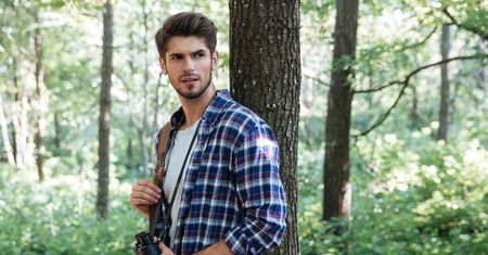 Modne koszule dla mężczyzny. Ponadczasowe modele w promocji