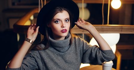 Czapki, kapelusze i berety - dodadzą ci stylu i zapewnią ciepło