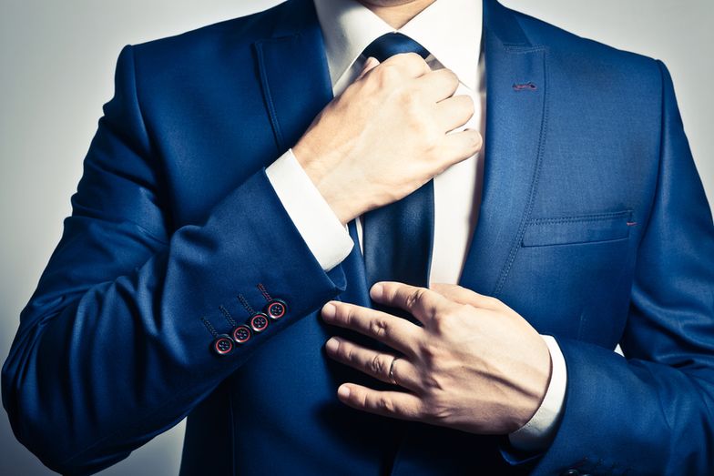 Jak wiązać krawat? Poradnik z rodzajami wiązań