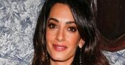 Amal Clooney na imprezie "Naughty Christmas Party"