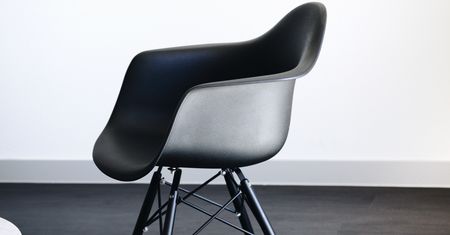 A może modne krzesła? Zobacz inspiracje, które nadadzą każdej jadalni charakteru