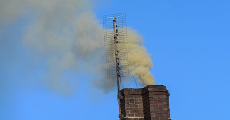 Sprzedaż kotłów-kopciuchów jest już zakazana. Przedstawiciel premiera prosi o sygnał