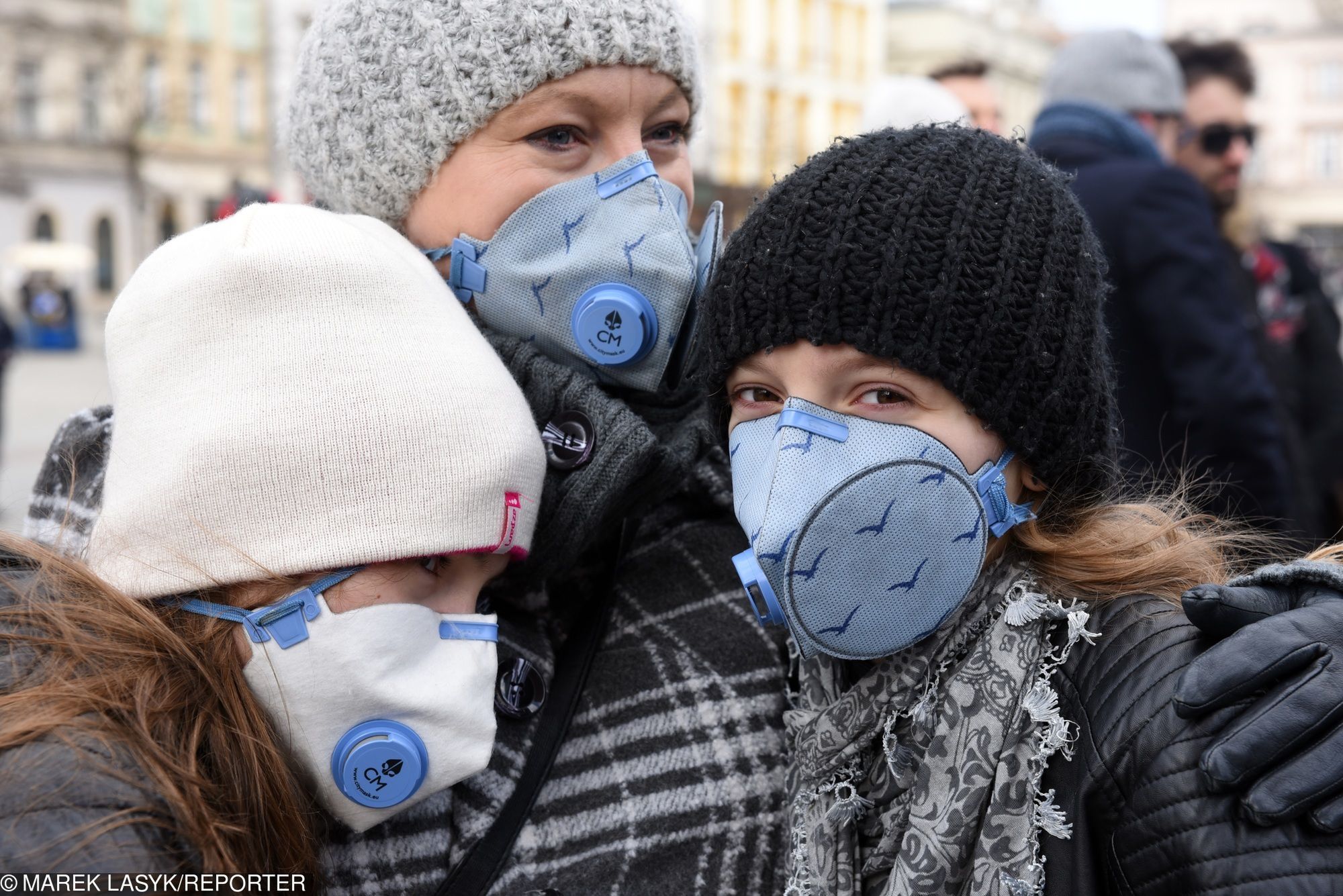 Nie wychodzić z domów, nie wietrzyć. Smog wystąpił dziś w całej Polsce.