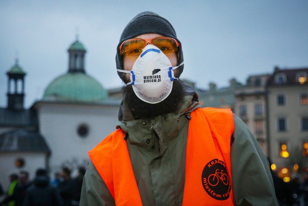 UKOiK przyjrzał się maskom "antysmogowym". Nie jest dobrze