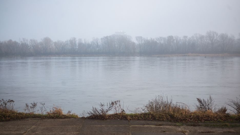 Smog w Warszawie nieustannie dokucza mieszkańcom wielu dzielnic. We wtorek dopuszczalna norma została przekroczona na kilku punktach pomiarowych.