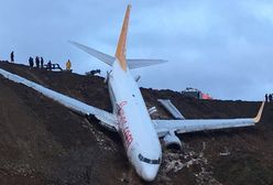 Boeing 737-800 zawisł na skarpie koło morza. Na pokładzie 162 osoby