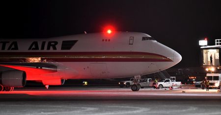 USA. Samolot leciał z Wuhan. Został przekierowany
