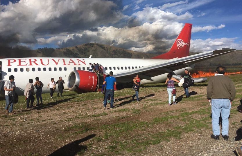 Samolot stanął w płomieniach po awaryjnym lądowaniu