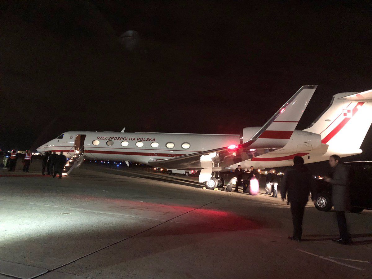 Samolot z Andrzejem Dudą i Lechem Wałęsą wylądował w bazie Andrews w USA