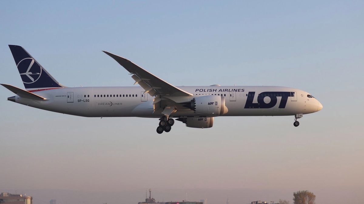 Nowy samolot Boeing 787-9 wylądował właśnie na Okęciu. To już 15. Dreamliner we flocie PLL LOT