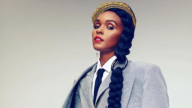 Janelle Monáe to amerykańska piosenkarka, aktorka, tancerka, autorka tekstów oraz performerka. W muzyce łączy style takie jak soul, jazz, rnb, hip hop i punk.