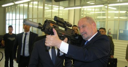 Antoni Macierewicz próbował wymusić lot. "Straszenie, a potem wielka obraza”