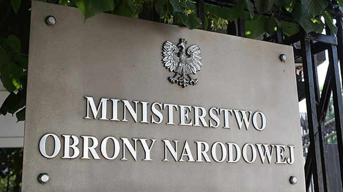 MON nie odpowiedziało na pytania portalu o zatrudnienie byłego esbeka w SKW