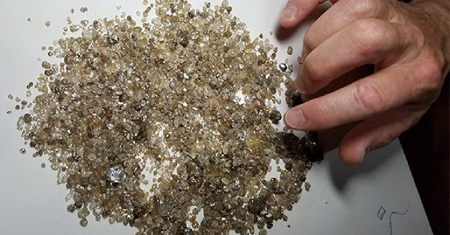 Odkryto diamenty starsze od Księżyca