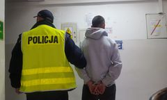 Obnażał się przed dziećmi i masturbował. Policja zatrzymała podejrzanego