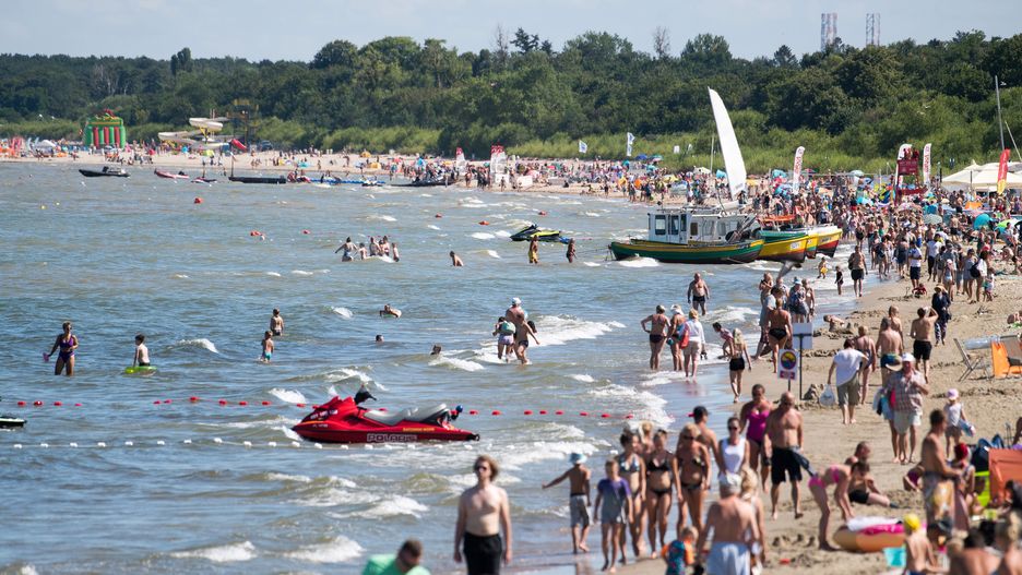 Plaża w Sopocie jest jedną z najchętniej odwiedzanych na polskim wybrzeżu.