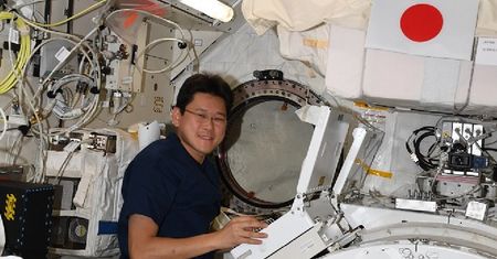 Astronauta urósł 9 cm w 3 tygodnie. Ma spędzić w kosmosie jeszcze pół roku