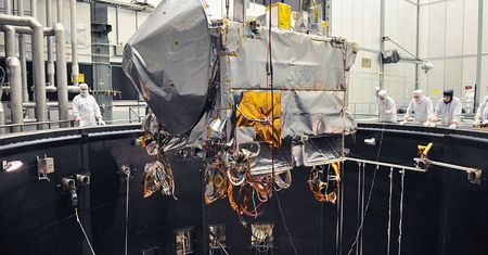 Decydujące starcie. Ziemski satelita ściga asteroidę