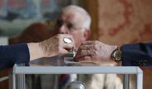 Wybory we Francji. Macron nieznacznie przed Le Pen