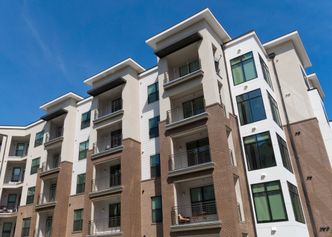 Grunty pod osiedla coraz droższe, odbija się to na cenie mieszkań