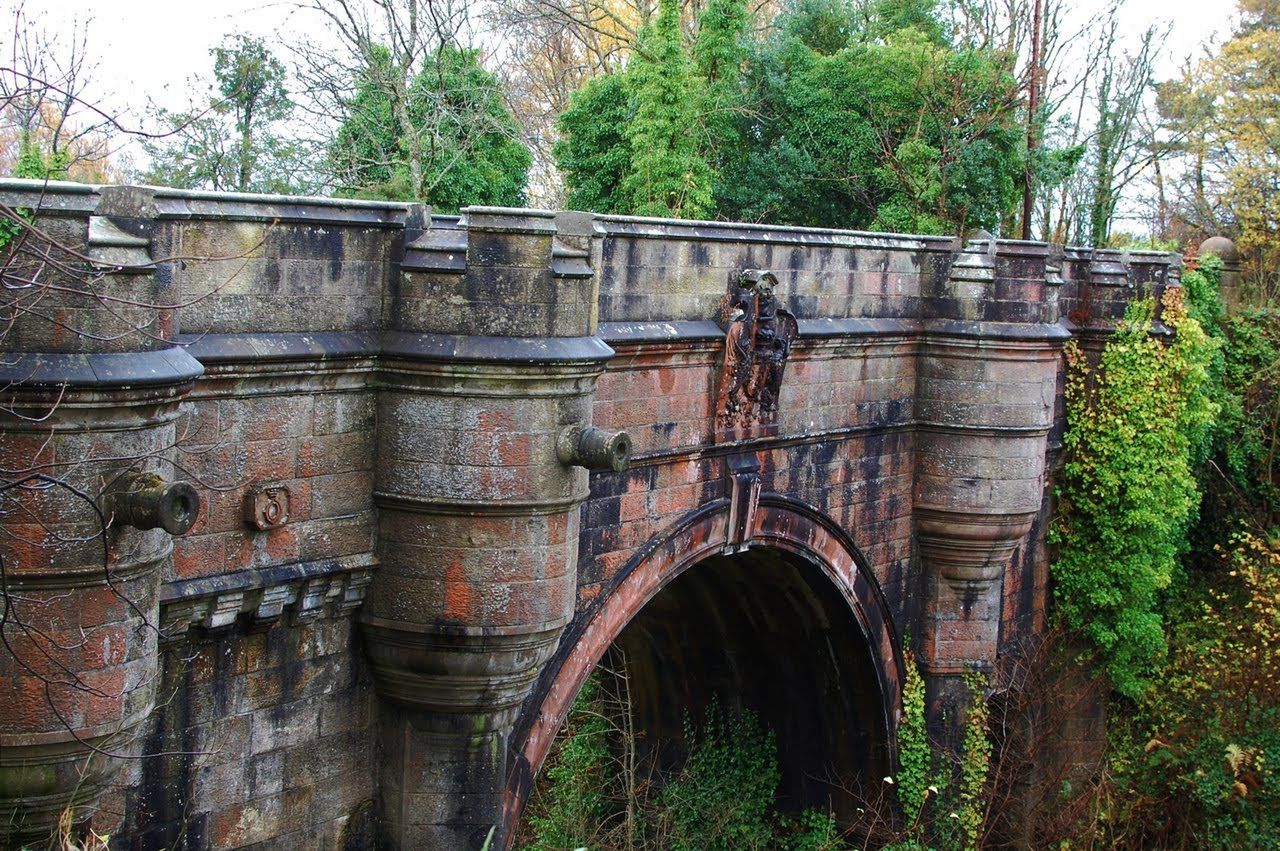 Ten most od 50 lat skrywa mroczną tajemnicę
