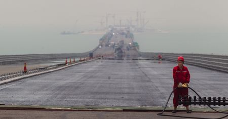 Najdłuższy w Chinach most autostradowy ponad wodą bliski ukończenia