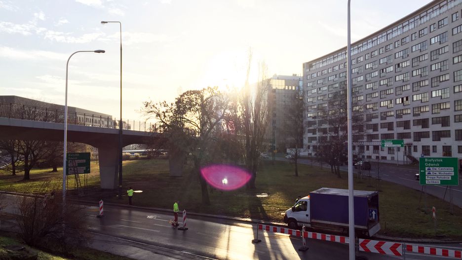 Warszawa. Zamknięty wjazd z Wisłostrady na most Poniatowskiego