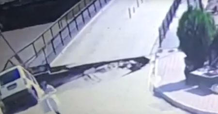 Turcja. Zawalił się most, na którym byli piesi