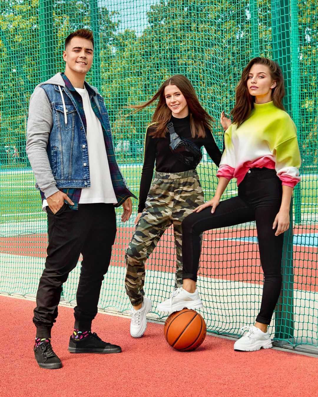 Julia Wieniawa i Roxana Węgiel - reklama H&M