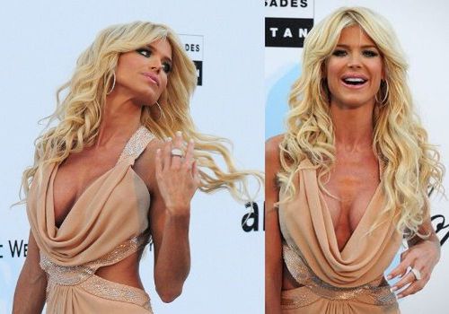 Victoria Silvstedt - ma tak sztywne piersi, że nie musi nosić stanika!