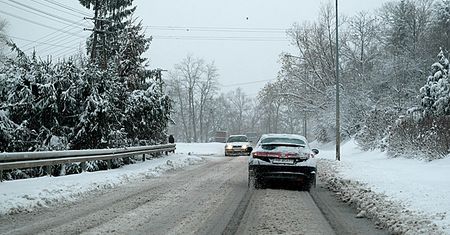 Ostrzeżenie. Trudne warunki na drogach
