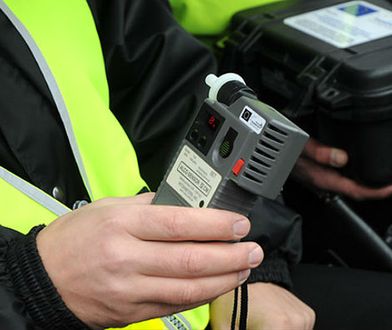 Skępe. Pijany kierowca wleciał na barierki, 55-letnia pasażerka nie żyje