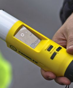 Kierowca przyjechał na komendę. Był pijany i miał dożywotni zakaz prowadzenia