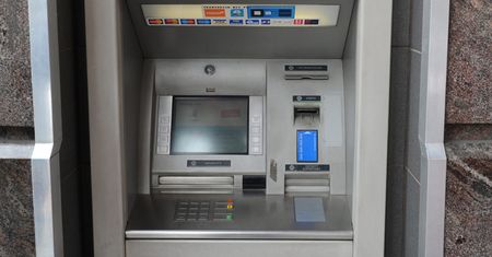 Wysadzili bankomat w Pszczewie. Policja szuka sprawców