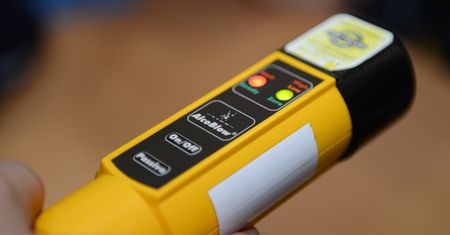 Miał 6 promili alkoholu we krwi. Włamał się do sklepu po więcej