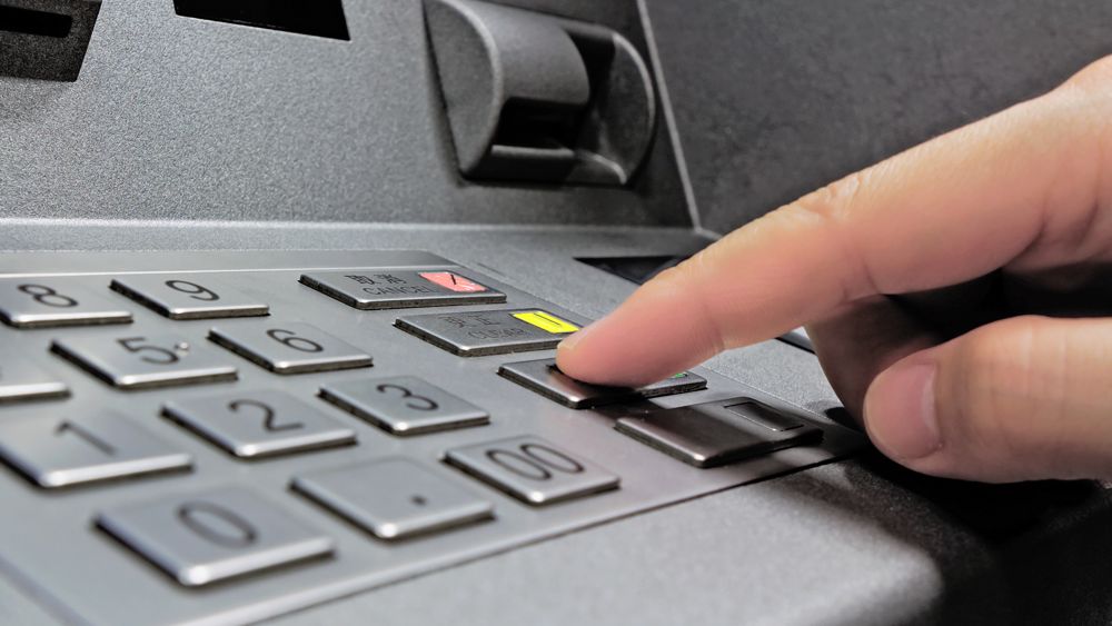 Wypłaty środków z bankomatu mogą być nieco droższe. Wszystko przez wyrok TSUE