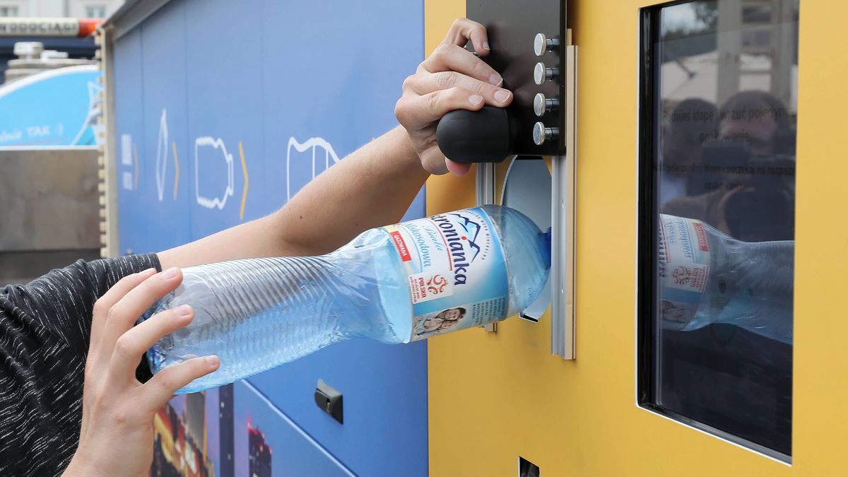 Warszawski recyklomat zepsuł się po 2 dniach.