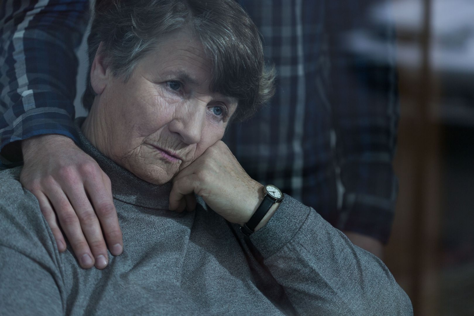Dorośli na uwięzi rodziców. Telefony po nocach, szantaże i ataki histerii
