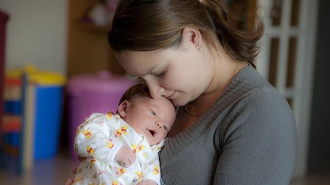 Matki na urlopach macierzyńskich przeglądają często oferty z ogłoszeniami o pracę, wynika z badania