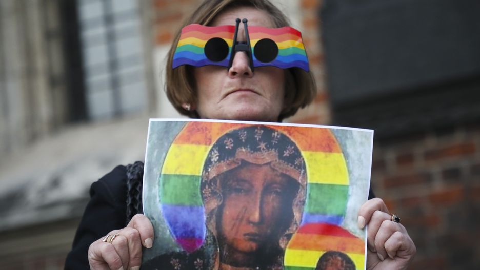 Kraków, protest w obronie Elżbiety Podleśnej, autorki plakatu Matki Boskiej Częstochowskiej z tęczą.