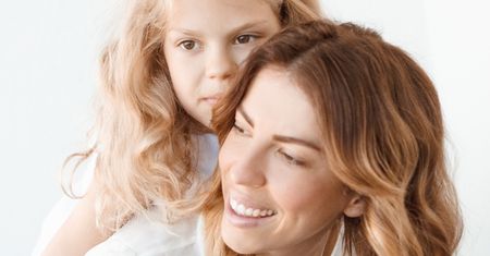 Wyraź miłość do mamy za pomocą biżuterii. Prezentujemy piękne modele z motywem serca