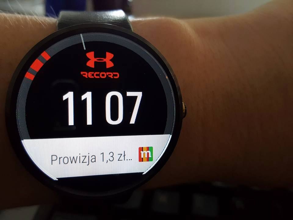 Po wprowadzeniu podatku bankowego pojawiły się prowizje od wypłaty małych kwot z bankomatów. 
