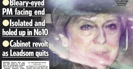 "Łzawa" Theresa May na okładkach w Wielkiej Brytanii. Prasa bezlitosna wobec premier