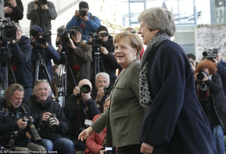 Brexit. Premier May chce przesunięcia daty. Spotkała się z Merkel i Macronem