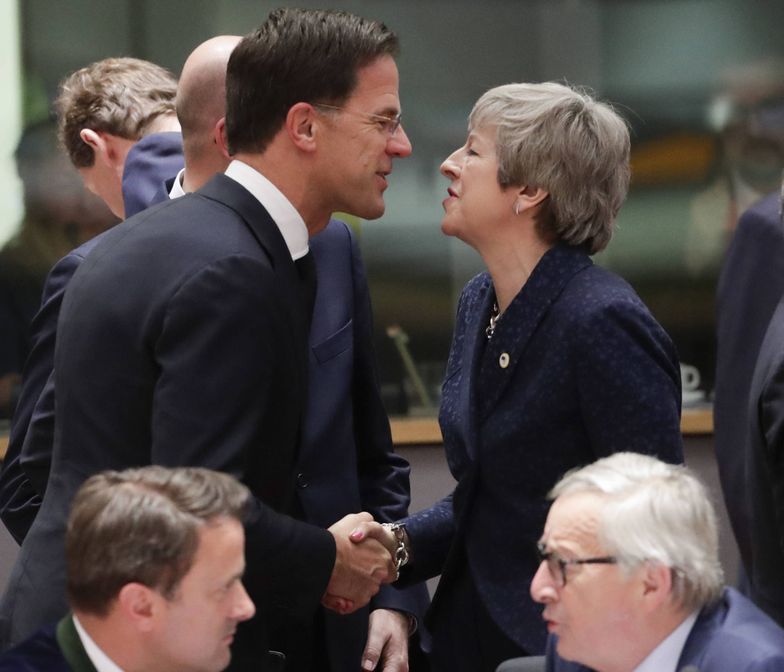 Theresa May i Mark Rutte - dwudniowy szczyt Rady Europejskiej może być ostatnim, w którym weźmie udział premier Zjednoczonego Królestwa.