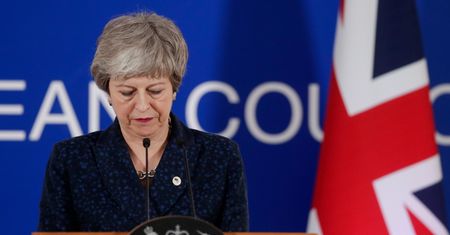 Brexit. Czarne chmury nad Theresą May. Szantaż ze strony ministrów
