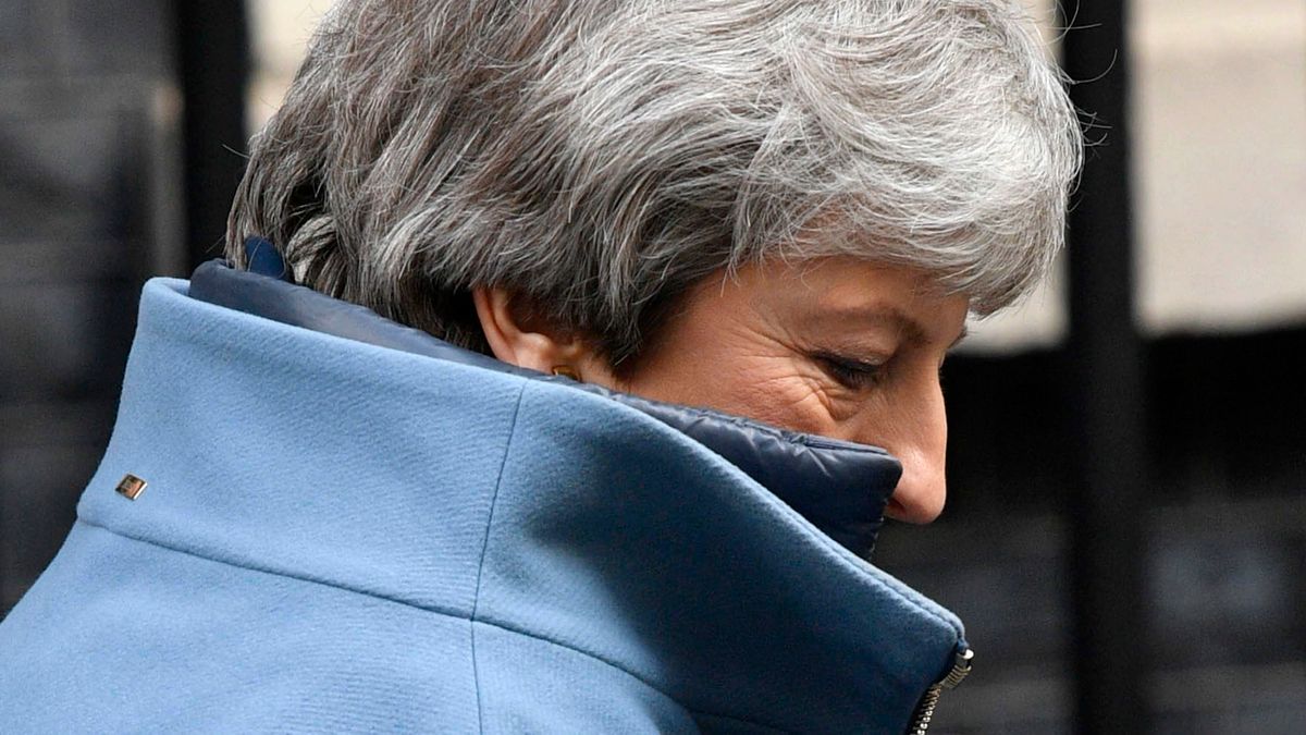 Theresa May na razie liczy na sukces rozmów z opozycyjną Partia Pracy.